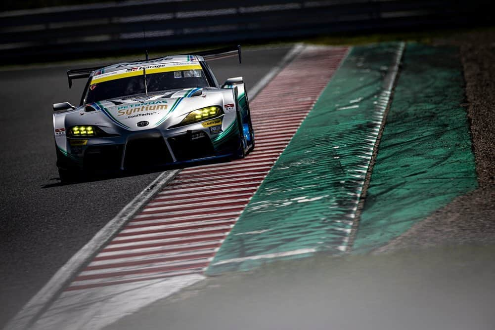 吉本大樹さんのインスタグラム写真 - (吉本大樹Instagram)「3June2023 #SuperGT 2023 R3 #Suzuka 450km race #Qualify P3 Thank to the team crews for making such a good balanced car! and to #DUNLOP for preparing sticky tires for this weekend.  Let’s see how we’ll end up after 450km race tomorrow!😤 予選3位でした。素晴らしいマシンを用意してくれたチームと、驚きのグリップを発揮してくれた #ダンロップ さん @dunlop_motorsport 、予選までニュータイヤ履いていなかったのに良いアタックを決めてくれた #しゅんきゅん @shunsuke.kohno に感謝🙏🏻 決勝は厳しい戦いになると思いますが #LMcorsa @otggroup_60 の皆んなでお立ち台目指します！⤴️」6月3日 23時27分 - hiroyoshimoto