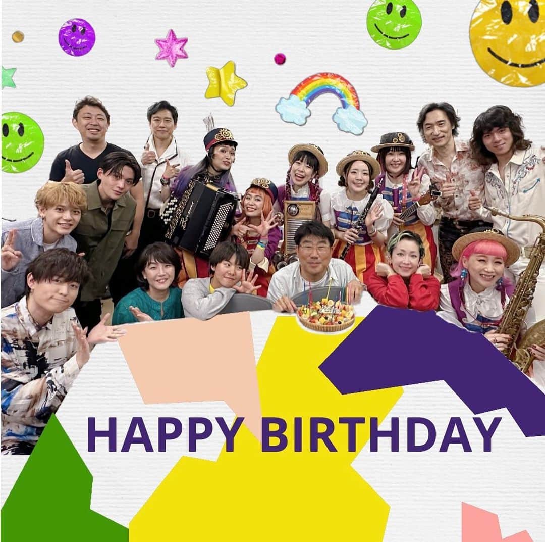 木村カエラのインスタグラム：「そして今日6/3は #亀田誠治 さんのお誕生日！ LIVEの終わりにみんなでサプライズを！  いつ会っても太陽のようにニコニコわらってくれて、やさしくて、真っ直ぐで。 全部一生懸命なのが、いつだって伝わる方です。デビュー当時からたくさんお世話にになっているけど、liveで一緒のステージに立つのはじめてでした。 日比谷音楽祭にでない？と声をかけてくれたこともそうだけど、こんな素晴らしいフェスに出させて頂けた事も、一緒にステージに立てた事も、とても嬉しかったです。 ありがとうございました。  明日も素敵な音楽の時間になりますように😌 亀田さん！お誕生日おめでとうございます！  @kameda_kamera  @hibiyamusicfes  #日比谷音楽祭」