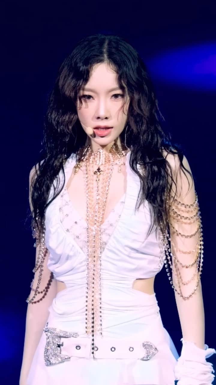 TAEYEONのインスタグラム：「Siren 🌪️  @taeyeon_ss  #태연 #TAEYEON #TheODDofLOVE_SeoulDay1」