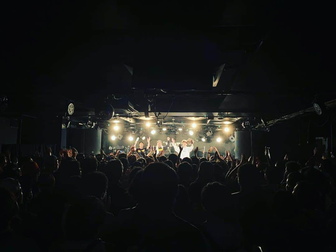 渡邊忍さんのインスタグラム写真 - (渡邊忍Instagram)「CAPTAIN HEDGE HOG  ONEMAN LIVE "PRISM" in 新代田 FEVER 今夜は久しぶりにヒダカさんと一緒にisotonicができてとっても嬉しかったです😝 そして解散してても時々ライヴをするという価値観を持ったダイバーシティBANDキャプヘジは持続可能な限りまたいつかライヴハウスで会えることでしょう🤪💫 今夜も遊びに来てくれてありがとう🫶」6月4日 0時26分 - watanabeshinobu