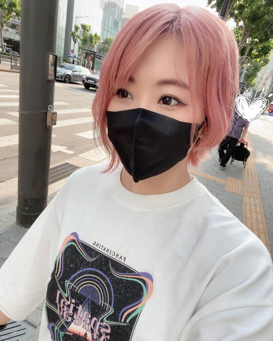 miumeさんのインスタグラム写真 - (miumeInstagram)「髪の毛も切って綺麗にpinkいれてもらって気分がいい💜🩷 なんか少し若返った気もする😆🙌  美容院は原宿のSpica！ 担当は中田さん✨ いつもありがとうございます😌」6月4日 0時30分 - miume_1220