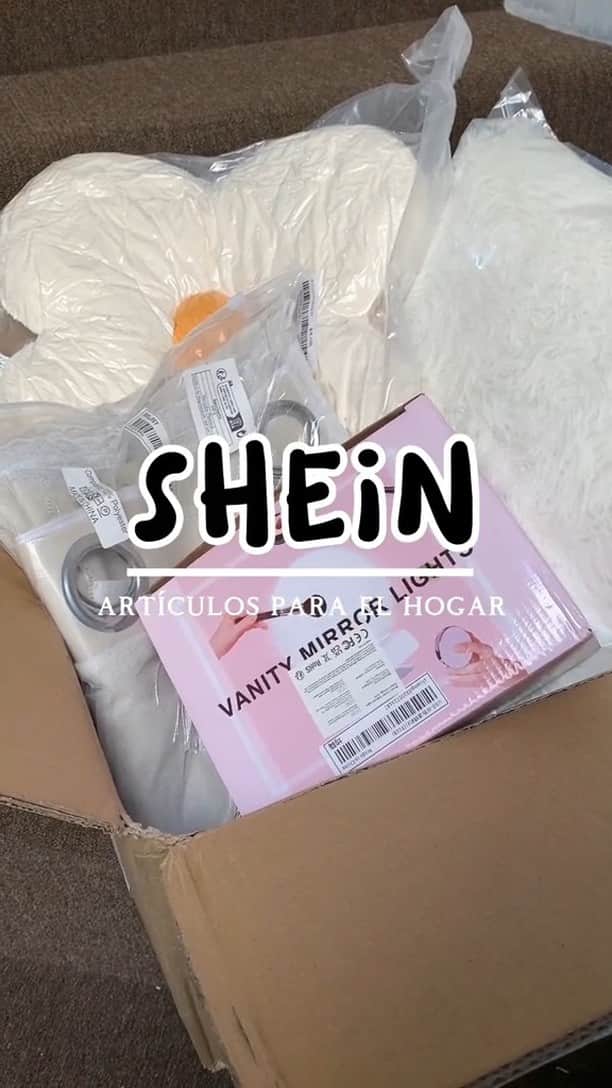 SHEINのインスタグラム：「Haul-d up, that daisy pillow is so adorbs 🌼😊 Which SHEIN decor would you score? 👇 @alejandra_aaop  🔎12209488 12007279 11934021 1440105  #SHEIN #SHEINforAll #SHEINstyle #fashion #chic #saveinstyle」