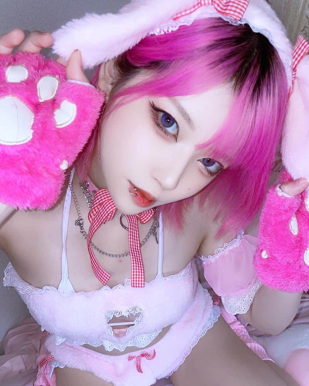 ぽにょ皇子のインスタグラム：「うさぎだもん  #cosplay #cosplayer #cosplaygirl #コスプレ #コスプレイヤー #グラビア #dj #ポートレート #portraitphotography #portrait #pink #Japanese #自撮り」