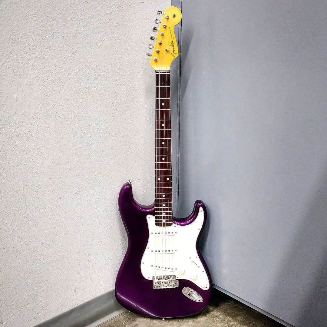 Fender Guitarのインスタグラム：「We're here to add some sweetness to your #Straturday with a Candy Purple Metallic '60s Strat — built by @jsmith_fendercustomshop in the @fendercustomshop. What artist do you see playing this one?」