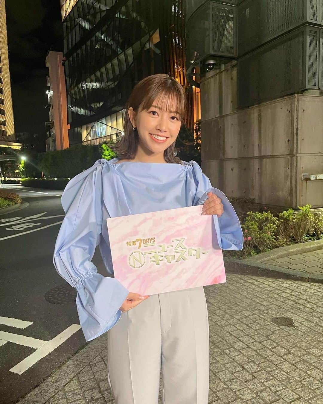 中川絵美里さんのインスタグラム写真 - (中川絵美里Instagram)「☀️  今週からTBS系で放送されている「情報7days ニュースキャスター」&「Weatherニュースキャスター」でお天気を担当することになりました。  突然の登場に驚かれた方もいらっしゃるかと思います… そうです、天気の原稿を読むのは人生で初めてです。 なんとか初回の放送を終え、ホッとしています。  偉大な先輩である恵理那さんが9年以上も守られてきた大切な場所をしっかりと引き継ぐことができるよう、精進します！！  恵理那さんの足元にも及びませんが、偶然にも恵理那さんから引き継がせていただくのはNEXCO東日本の事業広報タレントに次いで二つ目。勝手にご縁を感じています。いつお会いしても柔らかく丁寧且つ、プロフェッショナルな恵理那さん。 本当に光栄です。  新たな挑戦をさせていただけることに感謝しつつ、気を引き締めて頑張ります🔥  皆さま改めてよろしくお願いいたします。  #情報7daysニュースキャスター#nキャス」6月4日 1時12分 - emiri_nakagawa