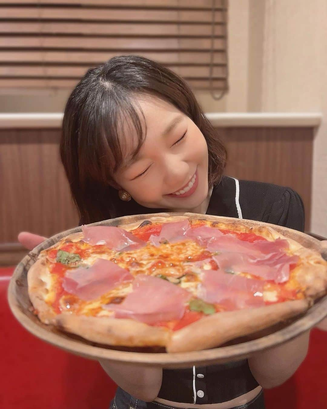 樋口みどりこさんのインスタグラム写真 - (樋口みどりこInstagram)「🍕🍝🇮🇹  美味しそう、、 人気そう、、 どちらもその通りのお店だった😂✨  また食べたいなぁ🤤🍕  . . .  #dinner #italian #italianfood #tokyo #restaurant #東京レストラン #イタリアン #ディナー #大門 #大門グルメ #東京イタリアン #ピザ #パスタ #ショートボブ #ヘア #つぼみ大革命 #夜ご飯 #東京グルメ #時差投稿 #時差スタグラム」6月4日 1時26分 - higuchimidoriko