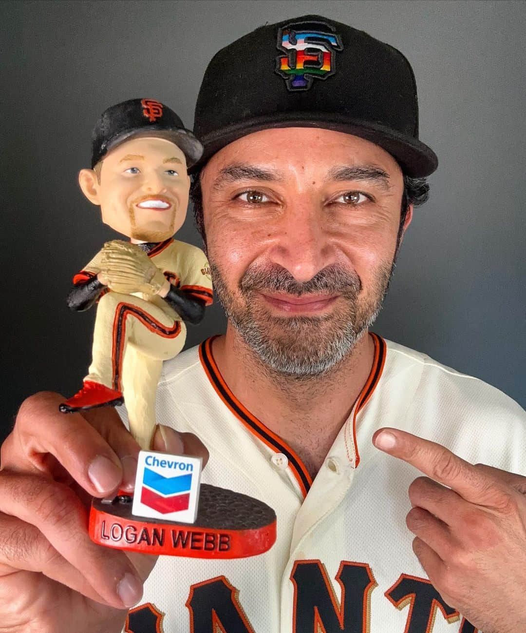 ペジ・ヴァーダトのインスタグラム：「@sfgiants FANS!!!!! Tonight is the first player bobblehead give away of the season and it’s for MY favorite pitcher @loganwebb16 It’s our aces FIRST of many bobbleheads to come!  Just use the code PEJ10 and you have the chance to get 10% OFF your next Giants game, with choices of select games coming up. That’s right, this limited-time online ticket offer gives you a 10% discount on tickets to select games this season. Purchase up to 8 tickets now.   Make sure to check out all the epic promotions and outstanding series coming up at Oracle Park this season, before you lock in your tickets.  Link in bio.  GO GIANTS!!!! #sfgiants #bobblehead #loganwebb」