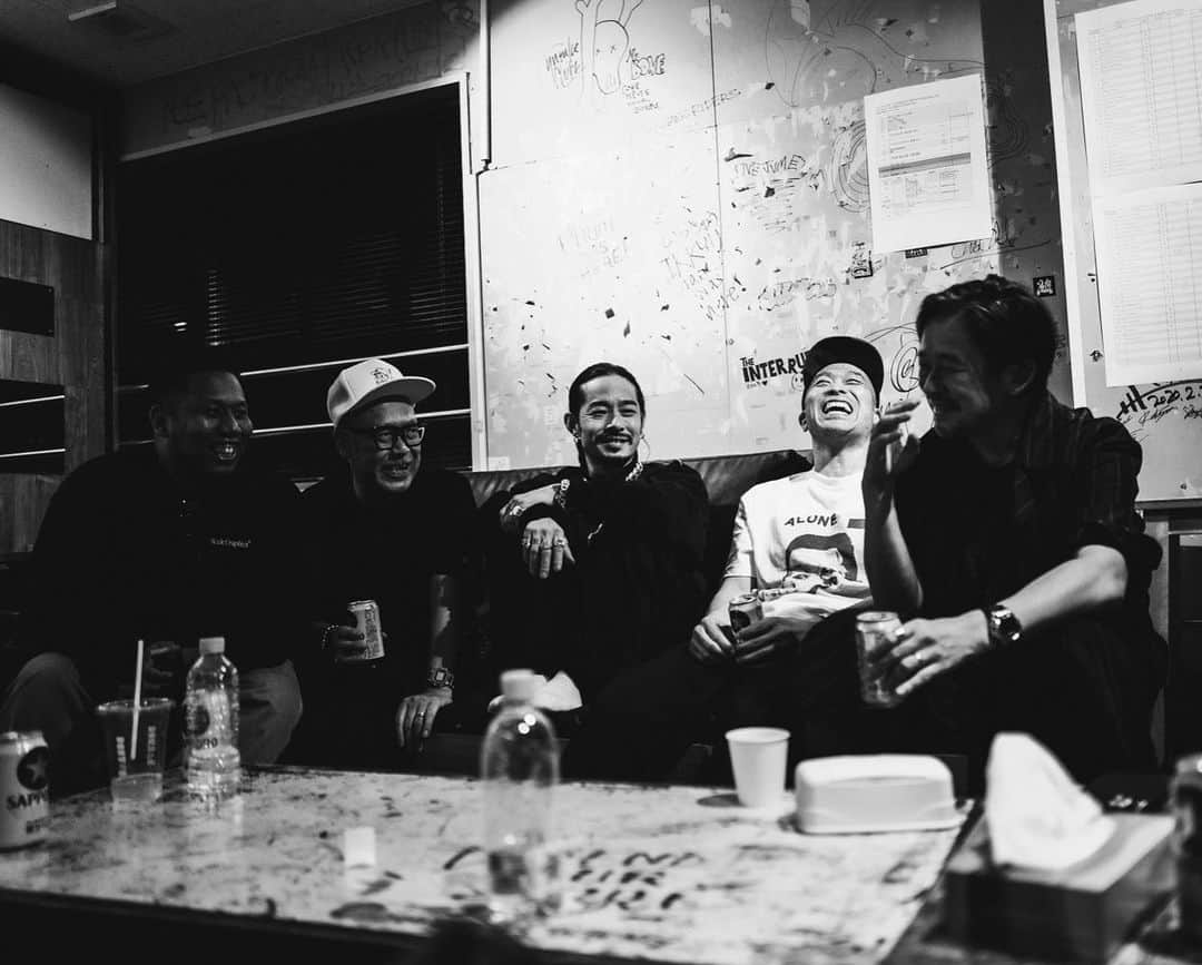 cherry chill will.のインスタグラム：「goodvibesonly photographed by cherry chill will. #thaboss #inthenameofhiphop2  @omsb_was_here @youtherock1971 @_zorn_ @mistadrunk」