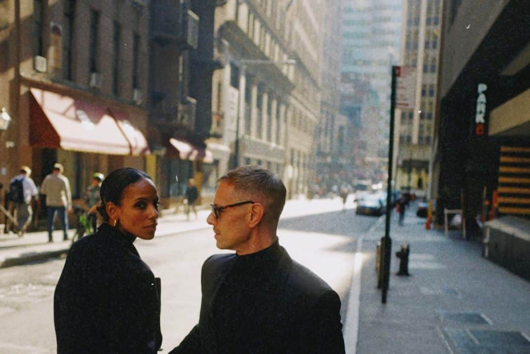 ウィリー・カルティエさんのインスタグラム写真 - (ウィリー・カルティエInstagram)「"Love in Gotham city" I took these photos in my last trip in New York. I’m so happy I had the chance to create and share this beautiful memory with my friends @nianganiang @jaziah.ams & 👶」6月4日 1時53分 - willycartier