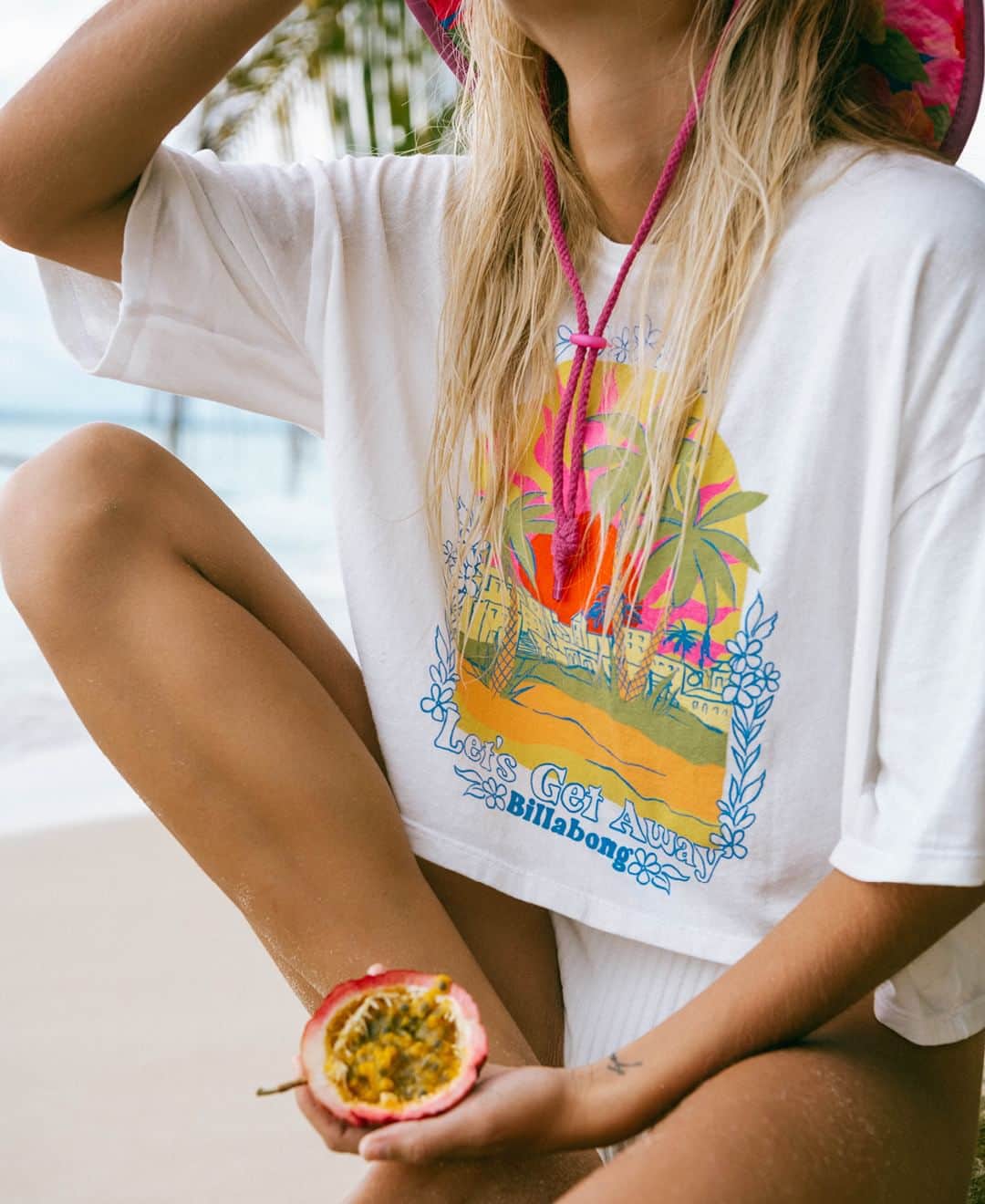 BILLABONG WOMENSさんのインスタグラム写真 - (BILLABONG WOMENSInstagram)「Summer uniform = baggy cropped tees and teeny bikinis. SHORTS:」6月4日 2時00分 - billabongwomens