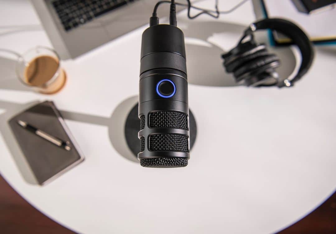 Audio-Technica USAのインスタグラム：「Outstanding sound quality is just as important as interesting content and high-quality video when streaming. Ensure a natural frequency response with rich, powerful lows, and crystal-clear studio sound with the AT2040USB microphone. Learn more via the link in our bio!⁠ .⁠ .⁠ .⁠ #AudioTechnica #AT2040USB #Gaming #Streaming #ContentCreation #ContentGear」