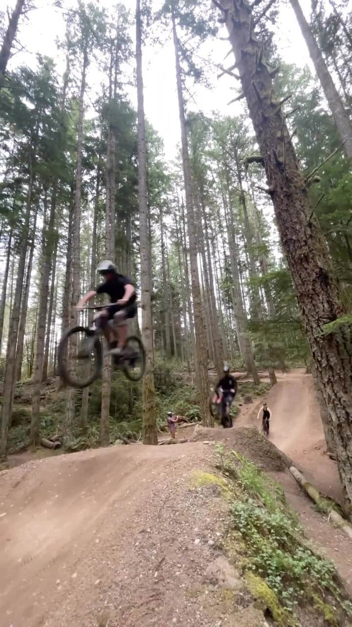 Smithのインスタグラム：「Biking is always more fun with friends. Tag a friend who you’re looking forward to chasing off jumps this summer 😎 #PursueYourThrill #WorldBicycleDay」