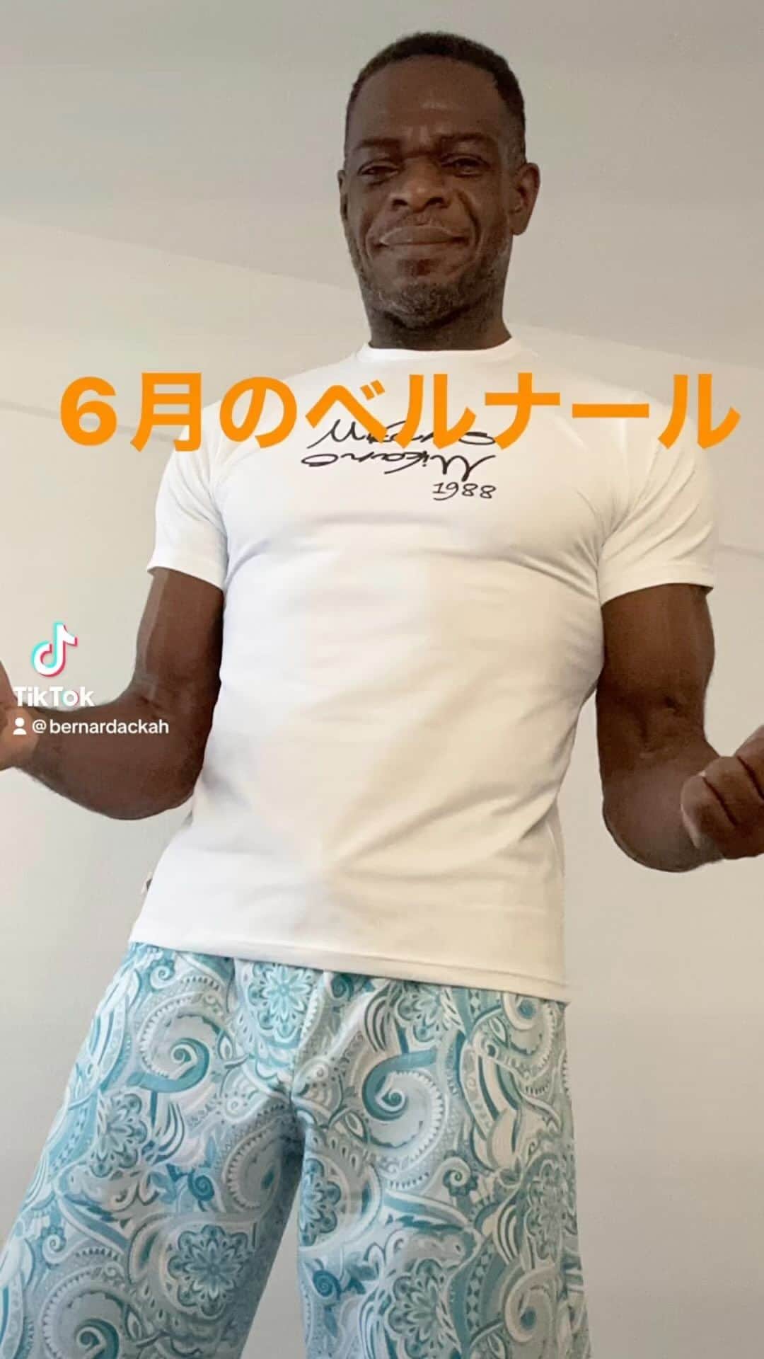 ベルナール・アッカのインスタグラム：「健康に感謝 産んでくれた親への感謝 教えてくれた師への感謝 信じてくれた友への感謝 支えてくれる家族への感謝 夢に感謝 試練に感謝 全てに感謝」