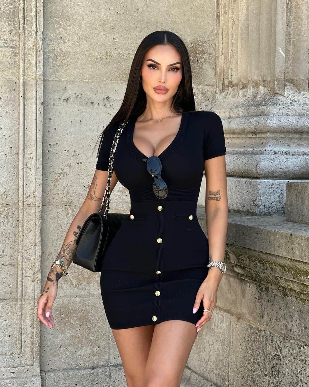 ANNELESE MILTONのインスタグラム：「Ce n'est que le début」