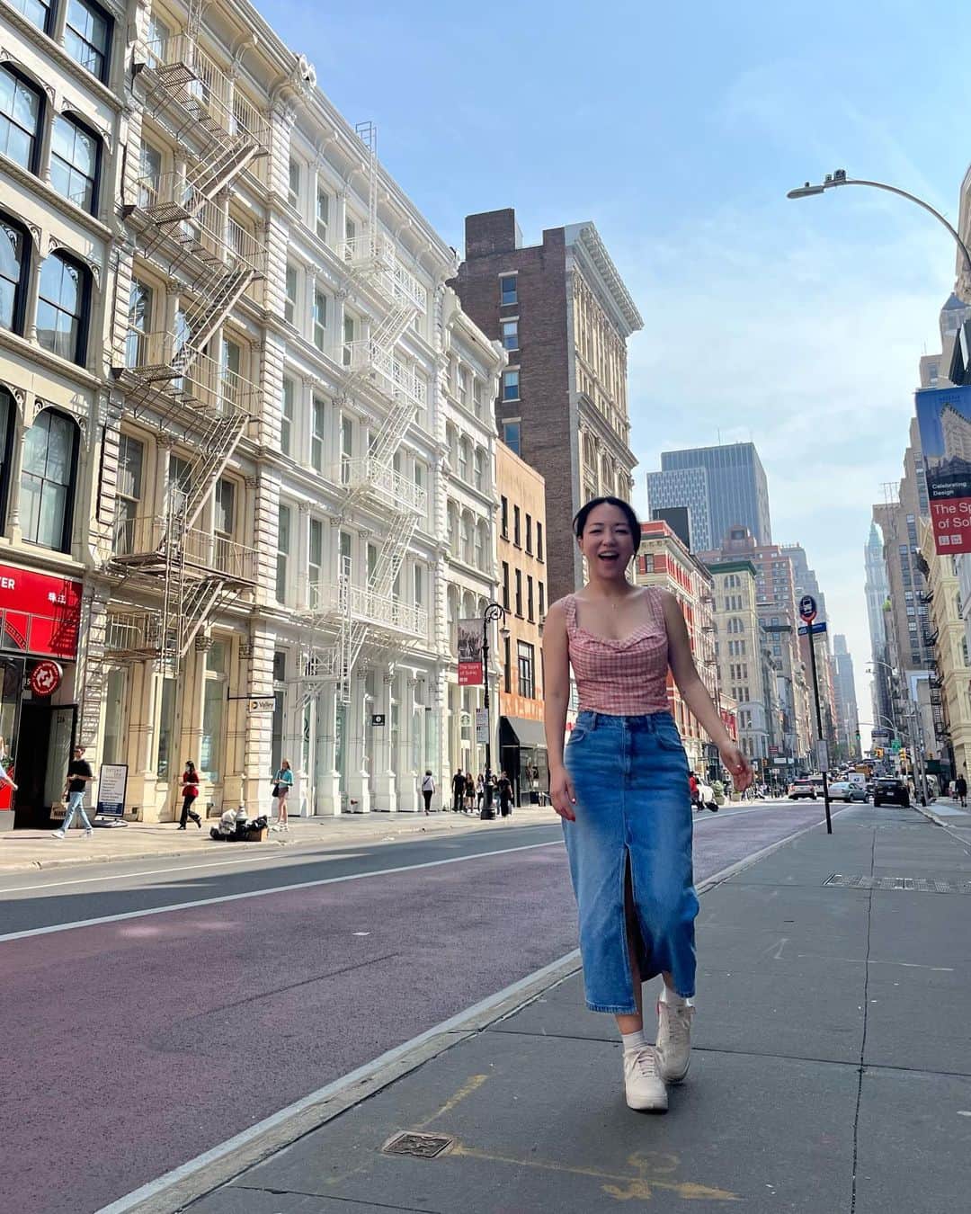 ジンジョー・リーのインスタグラム：「🩷😜」