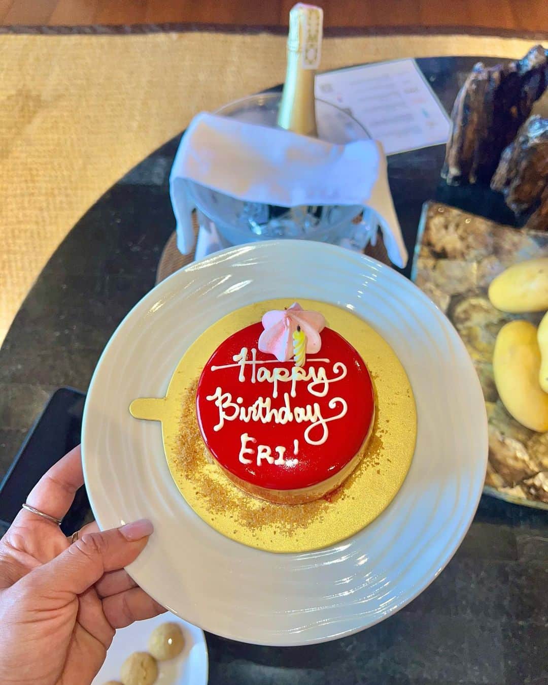 Eri Antonさんのインスタグラム写真 - (Eri AntonInstagram)「A beautiful birthday in Boracay Island. 🎉🥳 An amazing time, in the most incredible location @shangrilaboracay with the nicest of people. Salamat po 🇵🇭 Thank you all for making this birthday so special and memorable 💕. Now it is time to continue the celebration in Amanpulo.  Thank you all for the kind messages 🙏🏼  👙 @kl_swimwear 💕💕💕.  #Philippines #boracayisland #boracay」6月4日 2時42分 - erianton_
