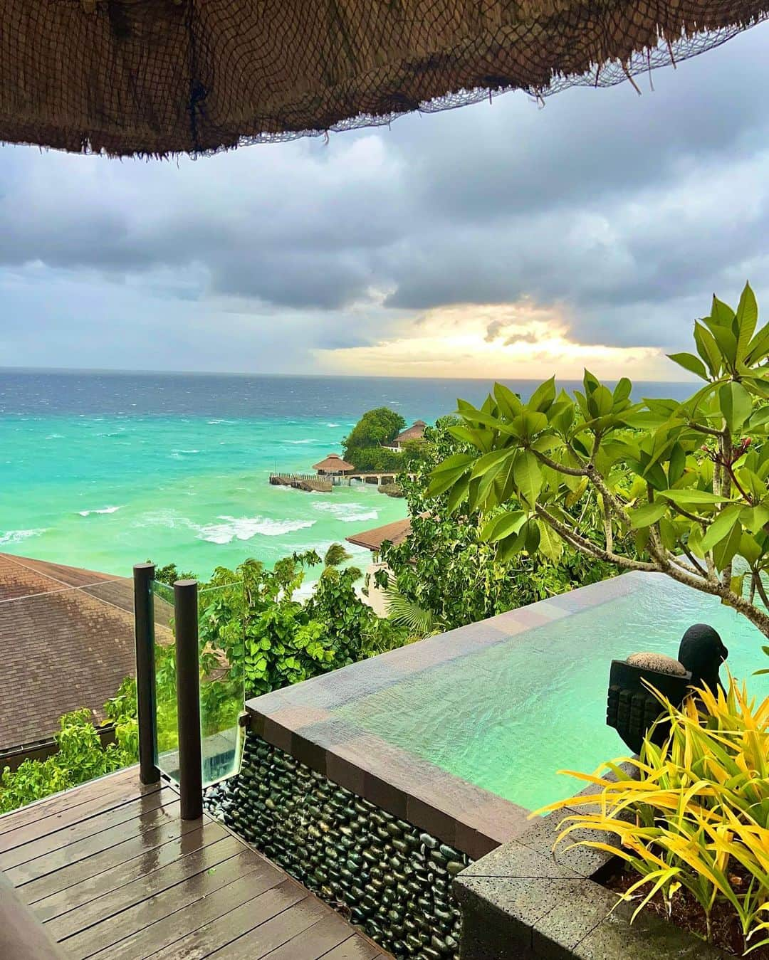 Eri Antonさんのインスタグラム写真 - (Eri AntonInstagram)「A beautiful birthday in Boracay Island. 🎉🥳 An amazing time, in the most incredible location @shangrilaboracay with the nicest of people. Salamat po 🇵🇭 Thank you all for making this birthday so special and memorable 💕. Now it is time to continue the celebration in Amanpulo.  Thank you all for the kind messages 🙏🏼  👙 @kl_swimwear 💕💕💕.  #Philippines #boracayisland #boracay」6月4日 2時42分 - erianton_