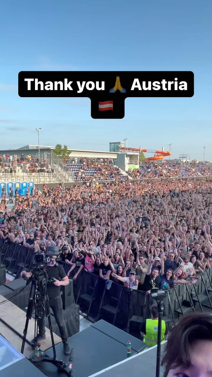Taka のインスタグラム：「#oneokrock #austria #MUSE #willofthepeople」