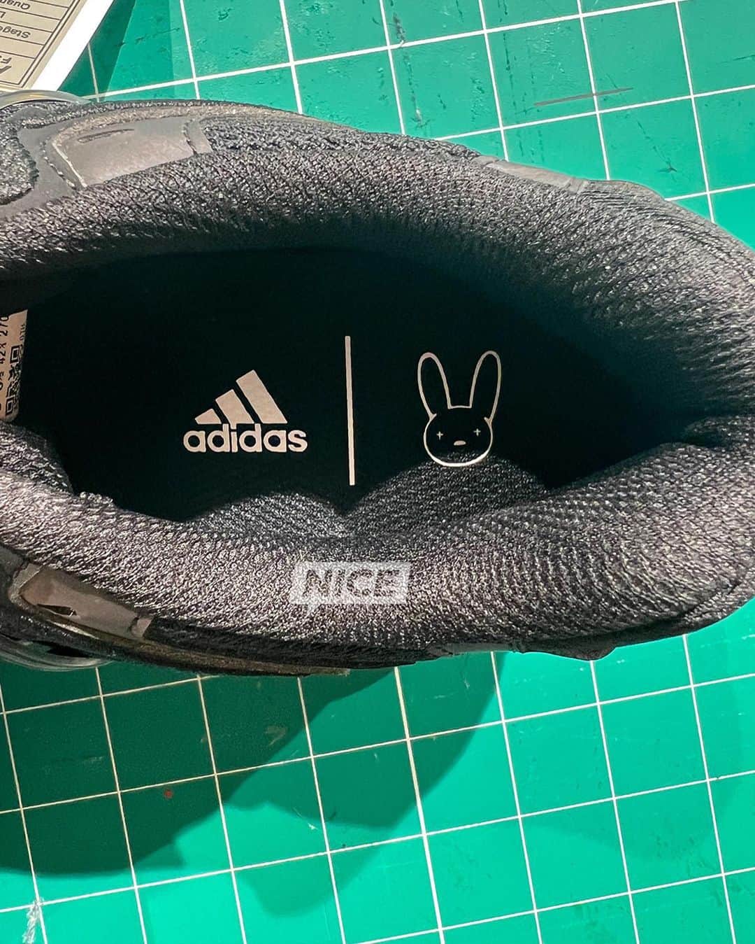 Nice Kicksさんのインスタグラム写真 - (Nice KicksInstagram)「@badbunnypr’s new adidas Response CL comes in a “Core Black” colorway continuing its melted aesthetic 🐰 Peep the Three Stripes color 👀   LINK IN BIO for more info 📲」6月4日 3時14分 - nicekicks