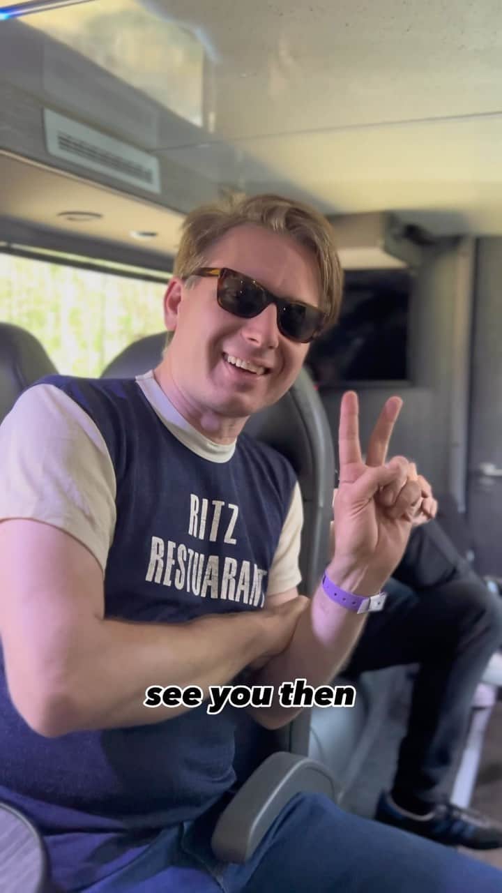 フランツ・フェルディナンドのインスタグラム：「We are coming to play a show in New Haven, Connecticut next week at College Street Music Hall.   We have a few tickets left so come along and we’ll see you there, tickets available at franzferdinand.com.」
