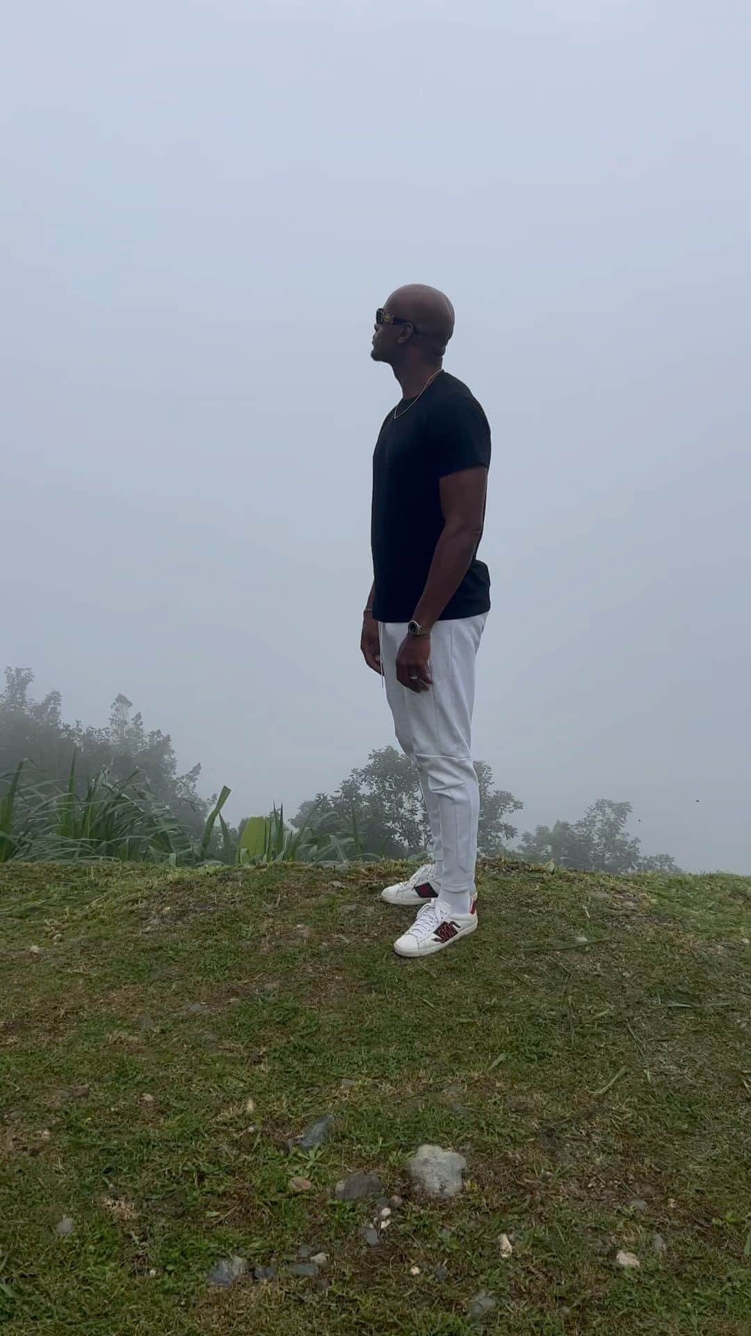 アサファ・パウエルのインスタグラム：「On the clouds ☁️」