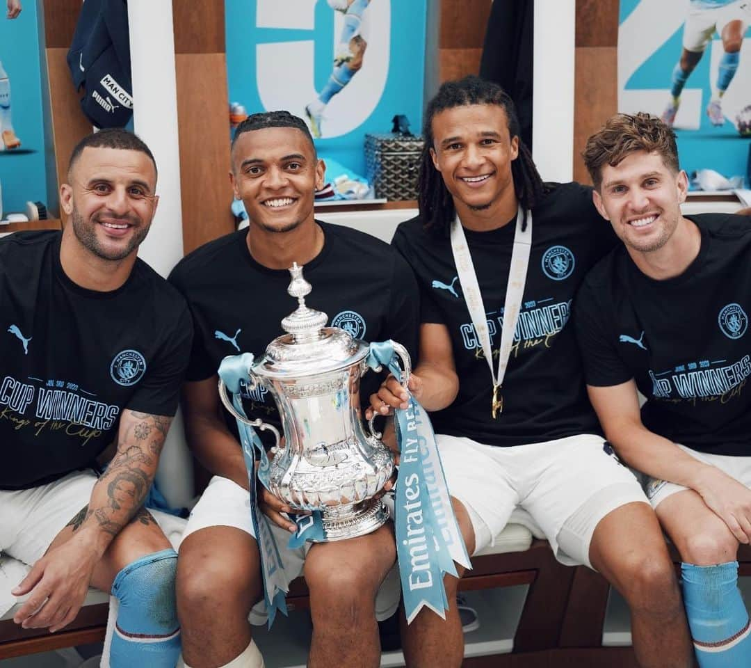 ナタン・アケさんのインスタグラム写真 - (ナタン・アケInstagram)「FA Cup winners! Hungry for more 💪🏽💙 @mancity」6月4日 3時27分 - nathanake