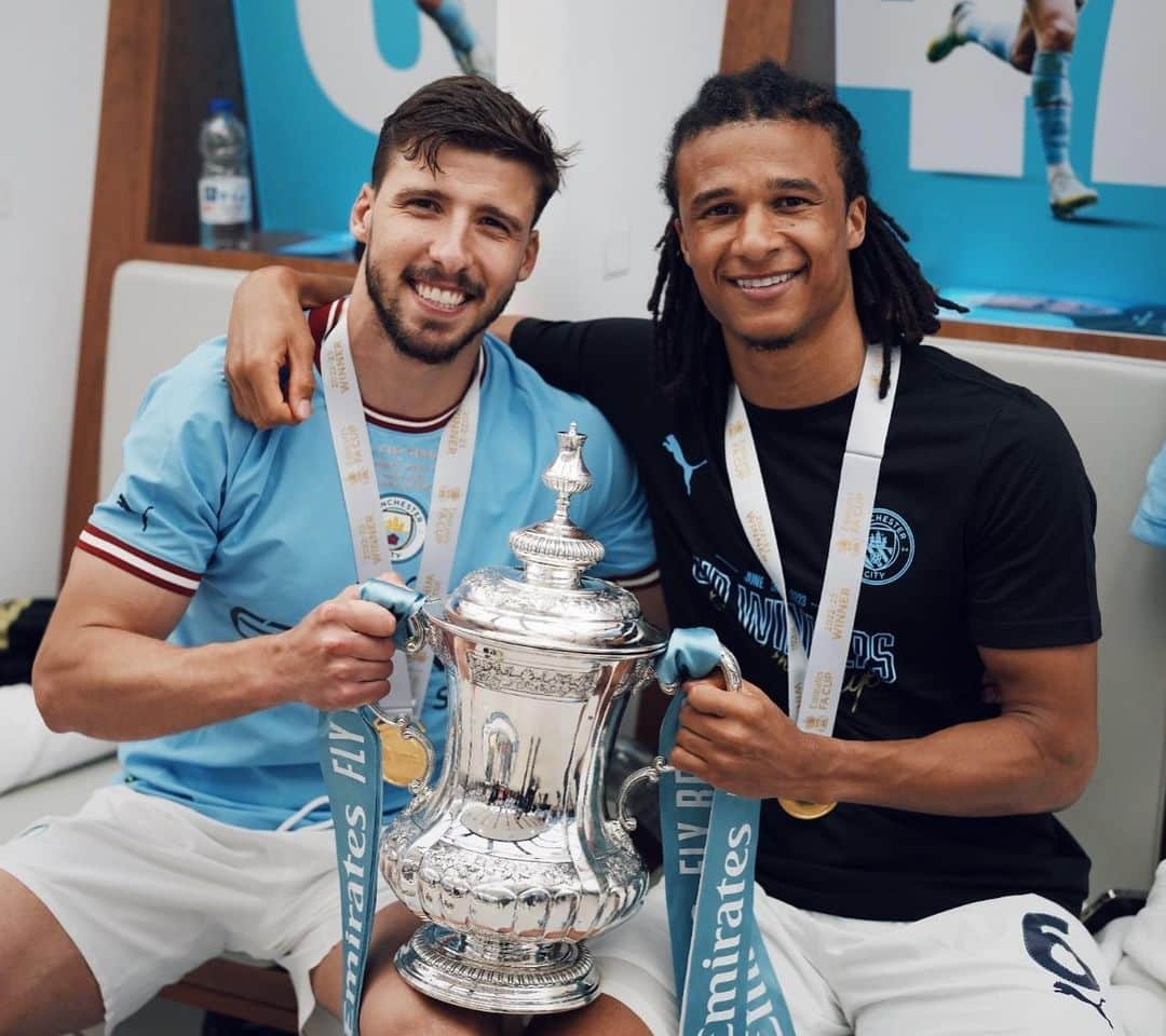 ナタン・アケさんのインスタグラム写真 - (ナタン・アケInstagram)「FA Cup winners! Hungry for more 💪🏽💙 @mancity」6月4日 3時27分 - nathanake