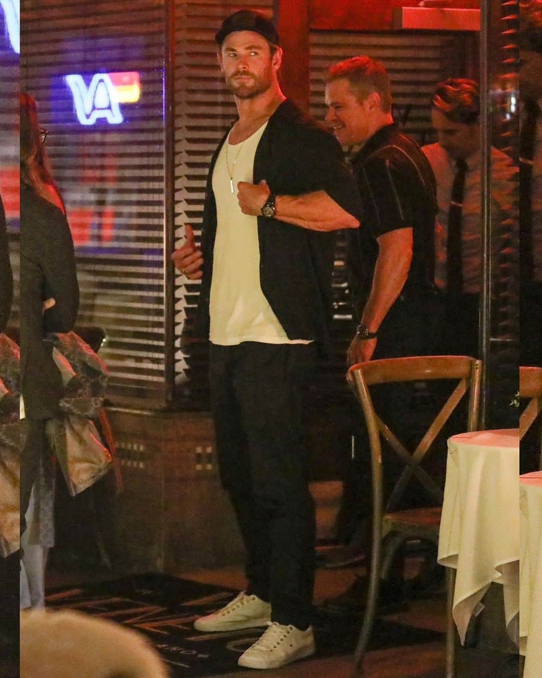 Just Jaredさんのインスタグラム写真 - (Just JaredInstagram)「Chris Hemsworth & Matt Damon met up for dinner on Friday night in Santa Monica. #ChrisHemsworth #MattDamon Photos: Backgrid」6月4日 3時38分 - justjared