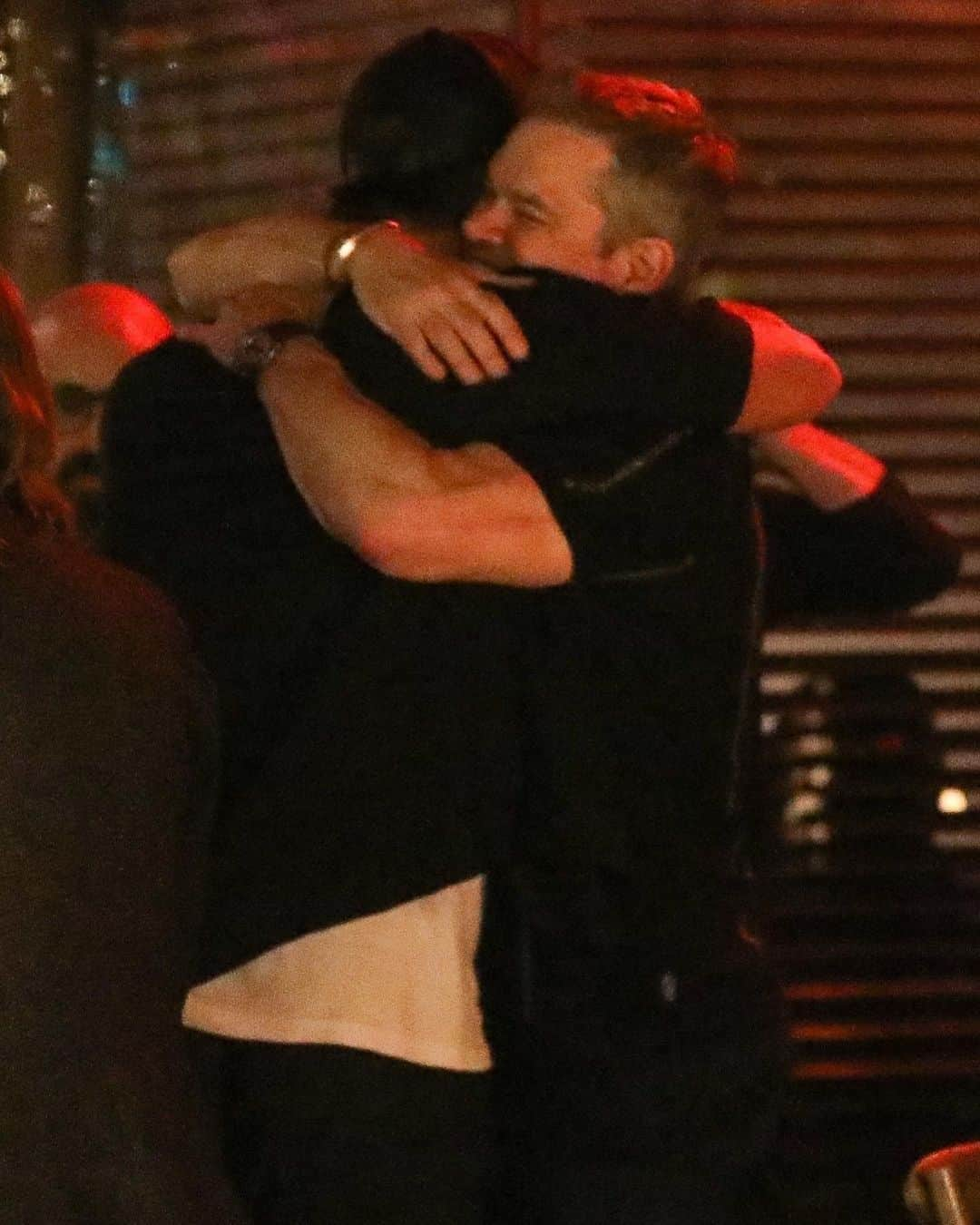 Just Jaredさんのインスタグラム写真 - (Just JaredInstagram)「Chris Hemsworth & Matt Damon met up for dinner on Friday night in Santa Monica. #ChrisHemsworth #MattDamon Photos: Backgrid」6月4日 3時38分 - justjared