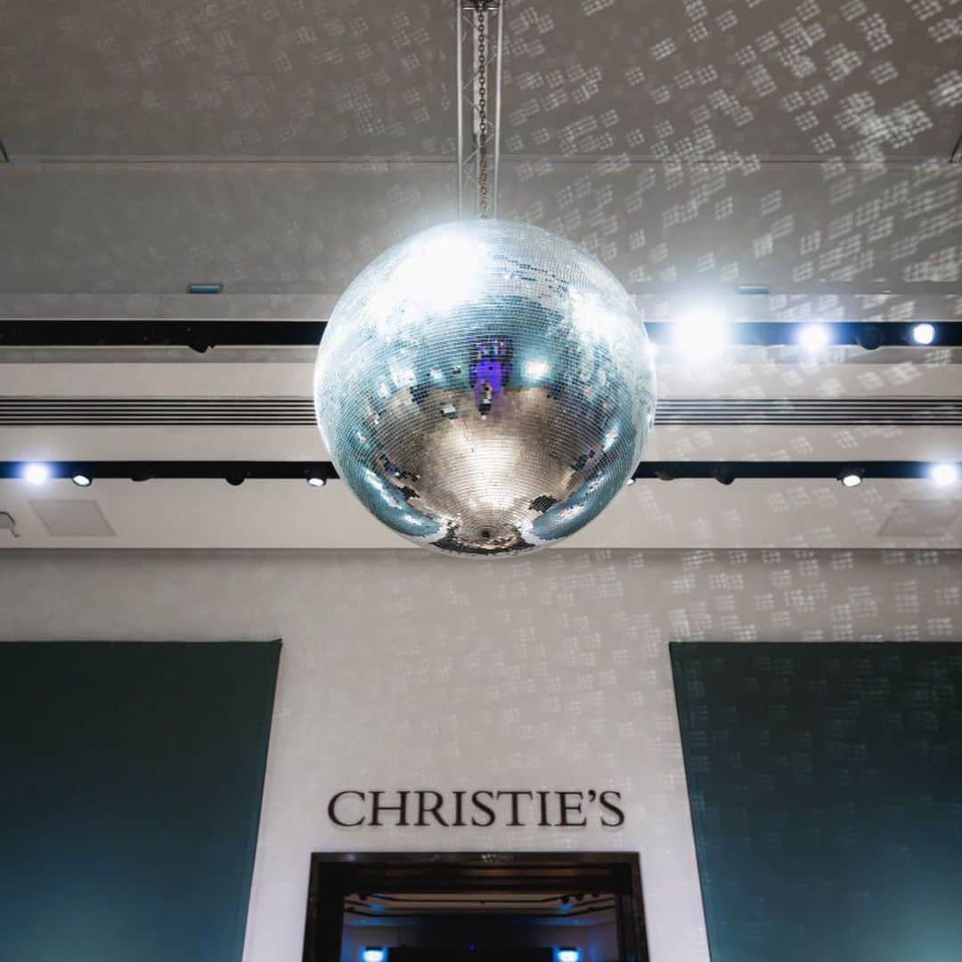 クリスティーズさんのインスタグラム写真 - (クリスティーズInstagram)「From #Womenshistorymonth to Christie's Lates, we have had an exciting spring season of events.💐Highlights include:⠀ ⠀ ✳️The Directors of Christie's hosted a dinner at the @nationalgallery with a private view of the 'After Impressionism - Inventing Modern Art' exhibition.⠀ ⠀ ✳️In celebration of #womenshistorymonth 2023, Christie's hosted a launch party celebrating the 'Note to Self' Exhibition, curated by @mashondatifrere  ⠀ ✳️Christie's Lates celebrated all things Pride.⠀ ⠀ #christiesevents」6月4日 4時00分 - christiesinc