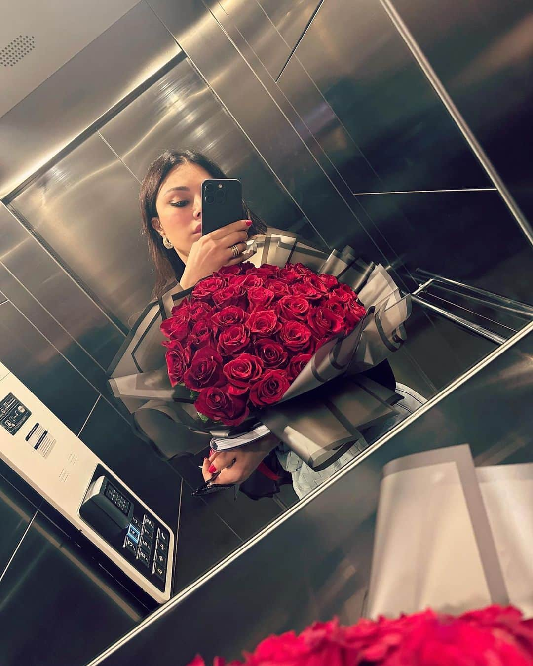 さんのインスタグラム写真 - (Instagram)「M.Y.O.B  It’s a Warning 🙂  #jealous #greedy  #mindyourownbusiness  #haifawehbe」6月4日 4時14分 - haifawehbe