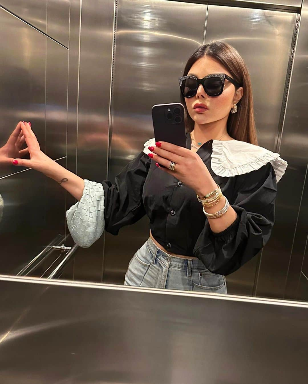 さんのインスタグラム写真 - (Instagram)「M.Y.O.B  It’s a Warning 🙂  #jealous #greedy  #mindyourownbusiness  #haifawehbe」6月4日 4時14分 - haifawehbe