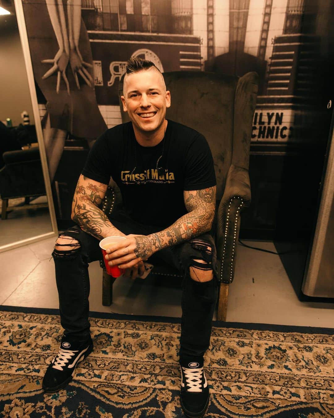 ザッキー・ヴェンジェンスのインスタグラム：「All smiles after that show! Thank you Oklahoma City! Getting ready for Kansas City tonight! #smile #bass #jumpman 📸 @salmabustos」