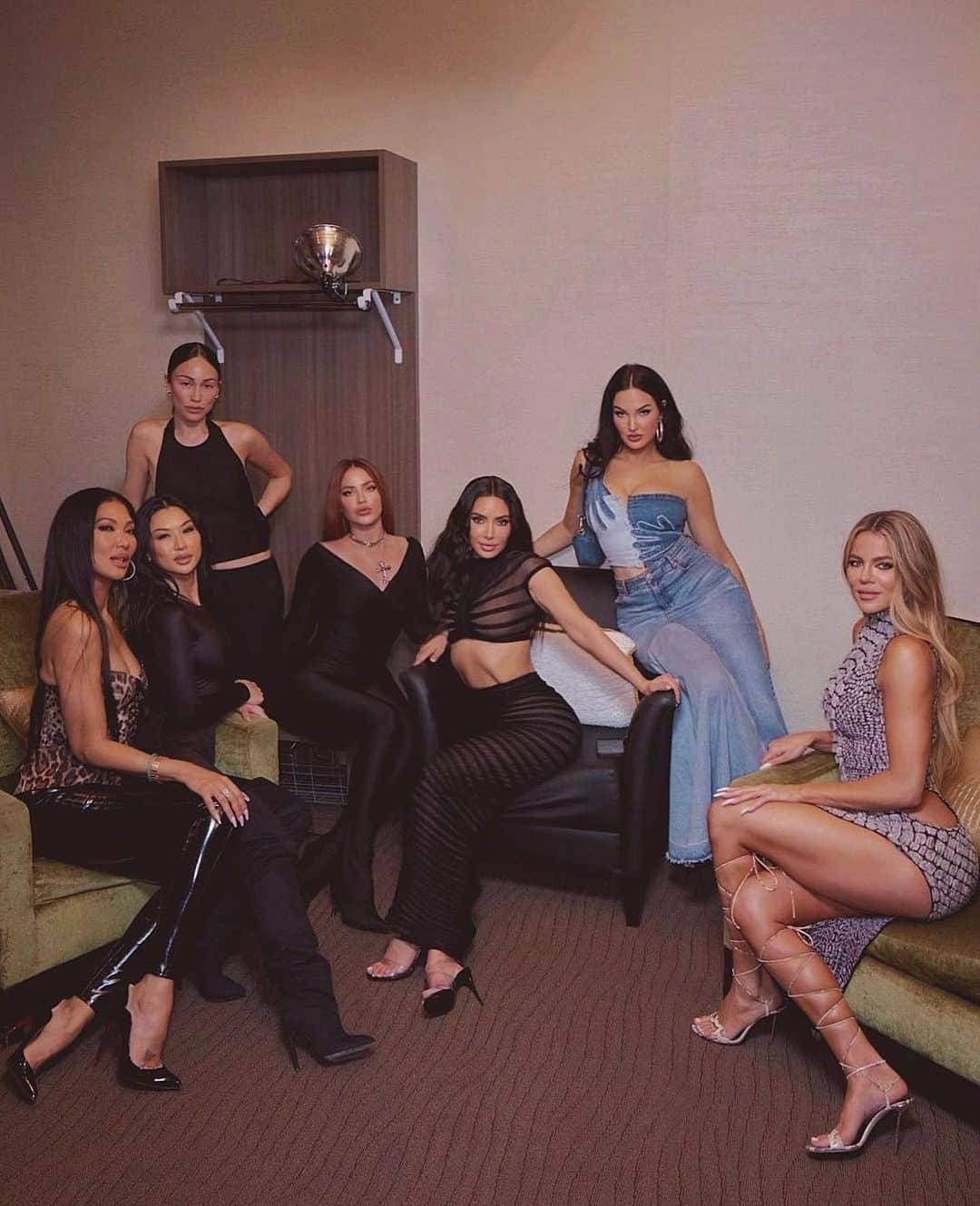 Olivia Piersonさんのインスタグラム写真 - (Olivia PiersonInstagram)「We finally made it to @usher in Vegas! 🥂✈️ 🎶💸 #girlsnight」6月4日 4時33分 - oliviapierson