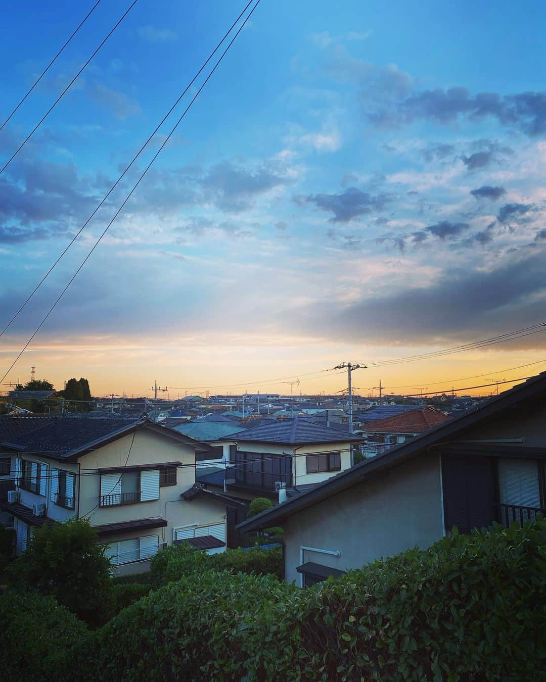 高橋文樹さんのインスタグラム写真 - (高橋文樹Instagram)「なぜか4時に起きてしまった。朝焼けの街並みが美しいぜ。」6月4日 4時37分 - takahashifumiki