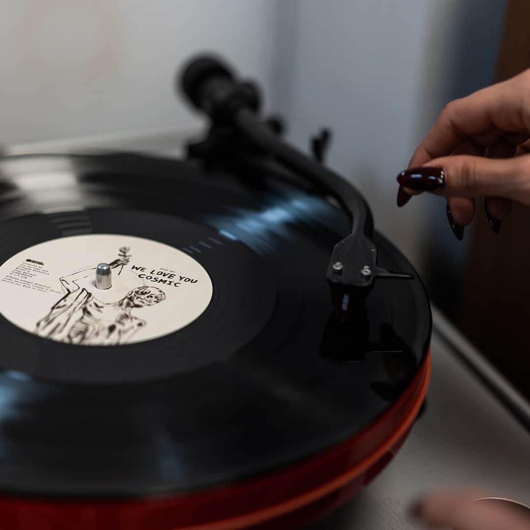 アヴェンジド・セヴンフォールドのインスタグラム：「If you’re in the U.S. and looking to pick up #LifeIsButADream... on vinyl this weekend, use our interactive vinyl locator map to find a variant at record store near you. Link in bio. #LIBAD   📷: @georgiangelov.photo」