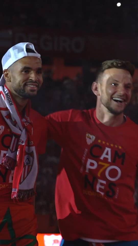 セビージャFCのインスタグラム：「¿Cuál sería el trato? 🧐 [Solo respuestas incorrectas] 👇  #WeAreSevilla #NuncaTeRindas #NadieLaQuiereComoNosotros」