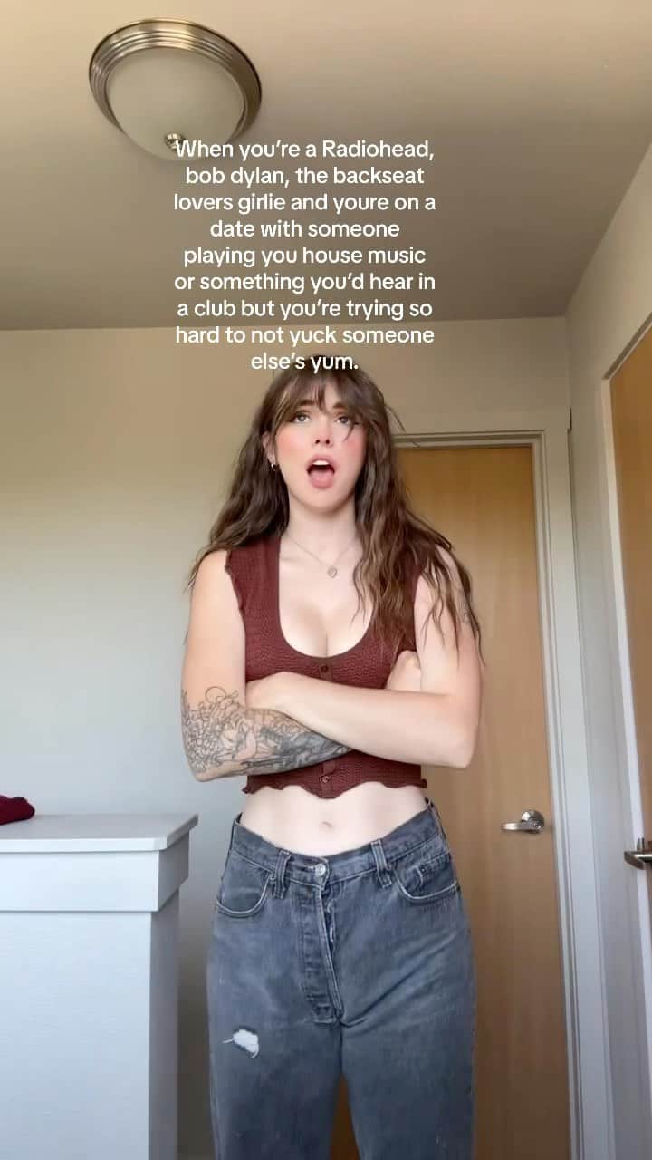 Acacia Brinleyのインスタグラム：「No cutie it’s all good!! I’m keeping an open mind but pls queue up some pavement or Fiona Apple or somETHING」