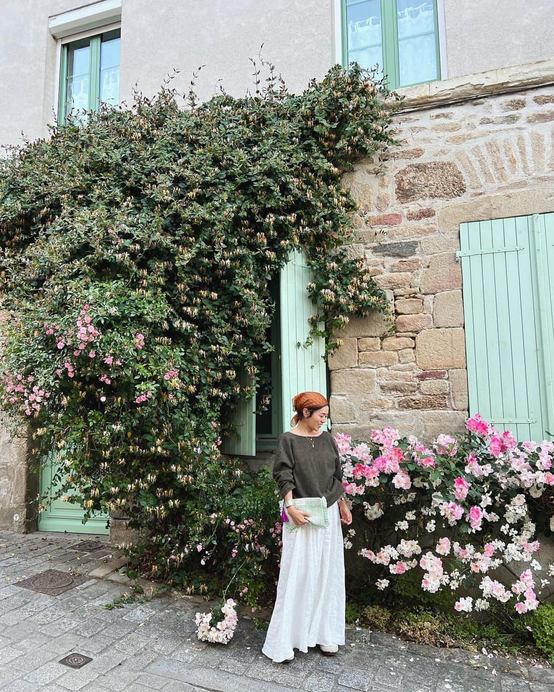 のインスタグラム：「パリからフランス北西部に位置するブルターニュ地方に小旅行。  港町オレーは夢のように美しい。 そして猫様も美しい✨  #auray #travel ##journey  #bretagne#香須子旅」