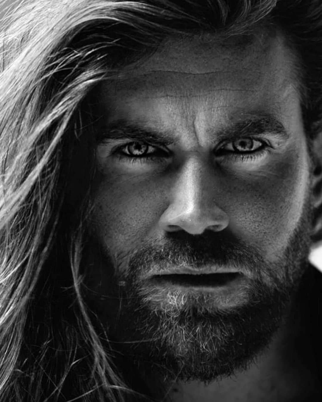 モデル、ブロック・オハーンのインスタグラム：「Be a good man, not a nice guy  I’ve loved this quote since I heard it. To me it’s about your character. Sometimes doing the right thing isn’t easy or what would be considered nice. But it’s the difference to me about standing up for your morals and what’s right or being passive and nice allowing things to happen that shouldn’t.   Be a good man, not a nice guy.」