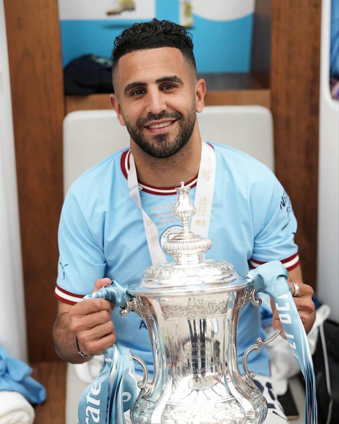リヤド・マフレズのインスタグラム：「Another one 🏆🏆… 🩵」