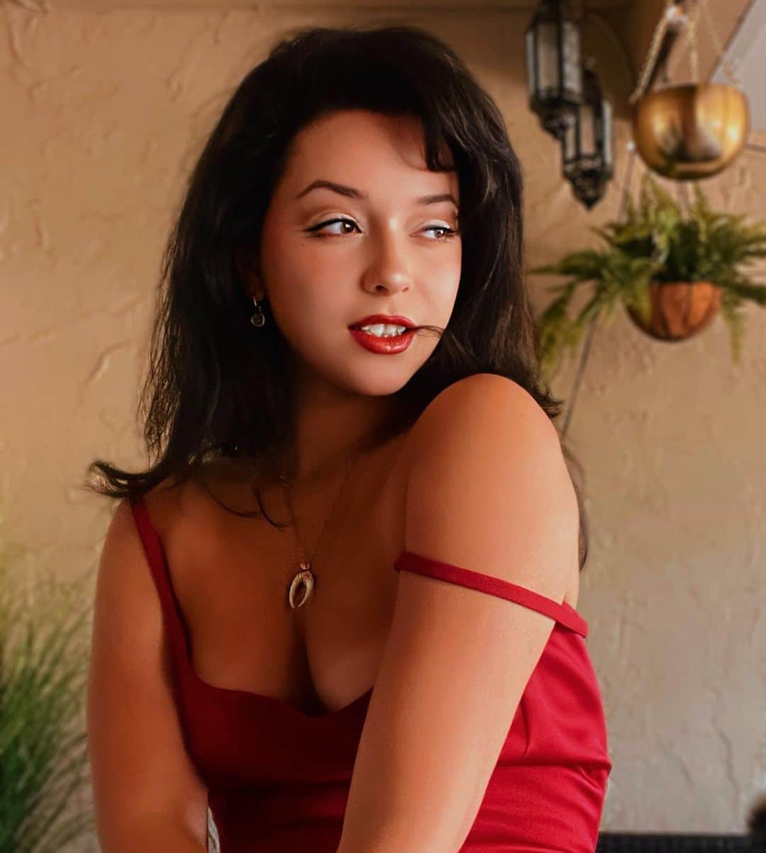 ジェシカ・ヴィルのインスタグラム：「We’re having a heat wave, a tropical heat wave 🌴 #femmefatale #pinup #vintage #retro #girl #pinupgirl」