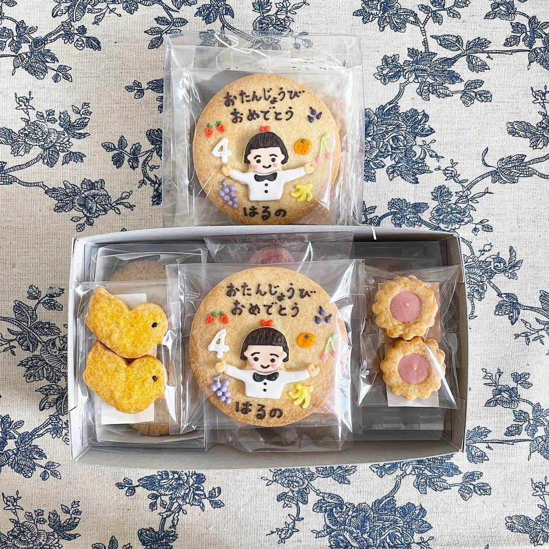 おやつ屋ハイジのインスタグラム：「#焼き菓子 #お菓子の詰め合わせ #オーダーお菓子 #お菓子ボックス #記念日のお菓子 #出産内祝い #内祝い #内祝いハイジ #おやつ屋ハイジ #焼き菓子ギフト #お取り寄せスイーツ #出産お祝い #出産ギフト #お誕生日クッキー」