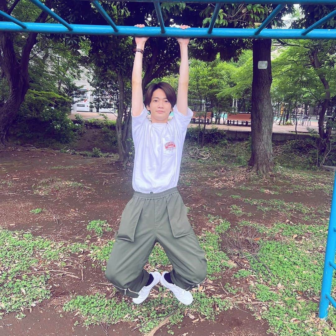 内田蓮さんのインスタグラム写真 - (内田蓮Instagram)「久しぶりに雲梯！笑 小学生ぶりかなぁ🤔 手が赤くなりましたぁ〜🤣  #内田蓮 #ニコラ #nicola #ニコラメンズモデル #メンモ #メンズモデル #雲梯」6月4日 17時46分 - u_ren_ta