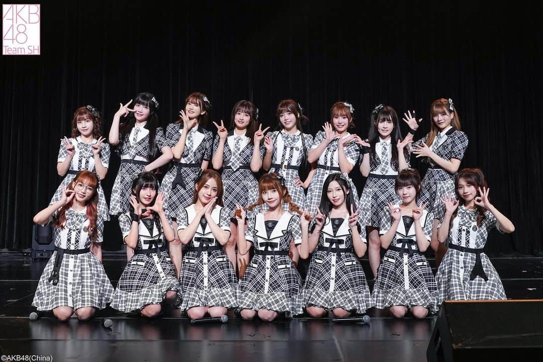 AKB48 Team SHのインスタグラム：「6月3日#AKB48TeamSH #恋爱禁止条例公演 #遇见你后夏天开始了 公演两场合照来啦！ 同时，祝贺陈嘉意#恋爱禁止条例公演 首演大成功🎉」