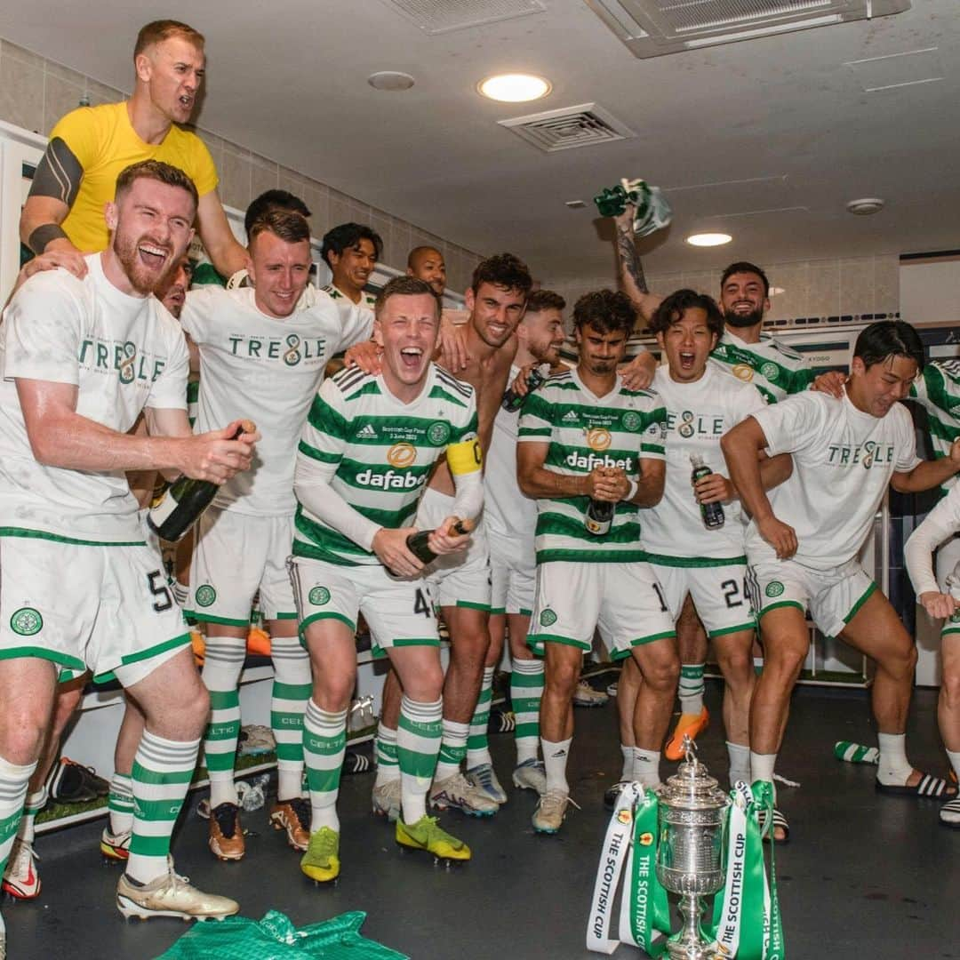 ジョー・ハートさんのインスタグラム写真 - (ジョー・ハートInstagram)「A historic treble @celticfc wow … what a feeling 🍀🍀💚💚」6月4日 17時38分 - joehartofficial