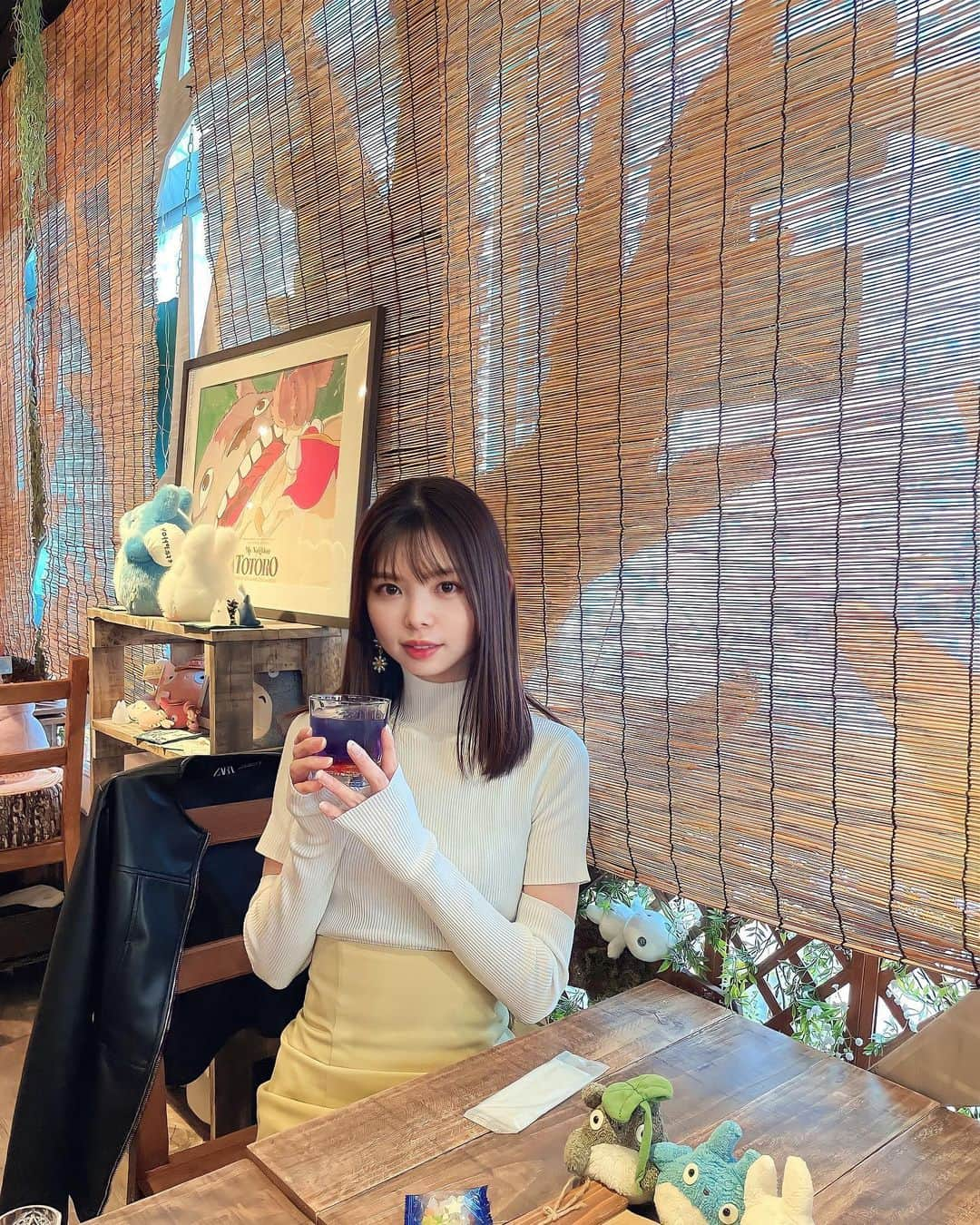 北川瑛里奈さんのインスタグラム写真 - (北川瑛里奈Instagram)「: : ジブリパークの次は コダマカフェに行ってきたよ🌳🎡 : よしかちゃんがロスに帰る前に 一緒に行きたかったから行けて良かった😭✨ : : : ☑︎ 大須の森カフェ　コダマ : : 内装も食べ物も全てジブリ感満載 可愛いぬいぐるみやフィギュアも沢山あったよ🐈 : 満席だったので、 行く時は予約した方がいいかも🫧 : 私はジブリの中でもののけ姫が1番好きだけど、 みんなは何が好き？🤭 : : : : : : #名古屋カフェ #大須カフェ #大須食べ歩き #大須グルメ #ジブリ #コダマカフェ #カフェ巡り #カフェ活 #グレイル購入品 #ザラジョ #映えスポット #ジブリカフェ」6月4日 17時38分 - elena_kitaoka