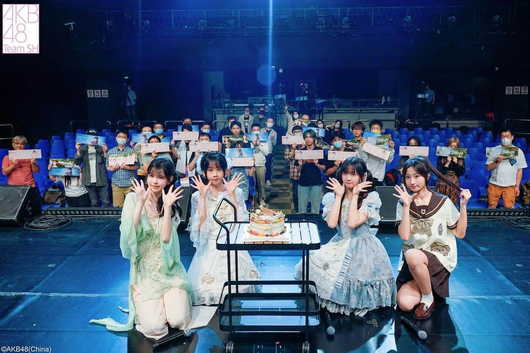 AKB48 Team SHのインスタグラム：「#akb48teamsh #王予婷 #张诗瑜 #张雅茜 #郑雨姗 生日会返图来啦！ 祝王予婷、张诗瑜、张雅茜和郑雨姗生日快乐呀🎂」