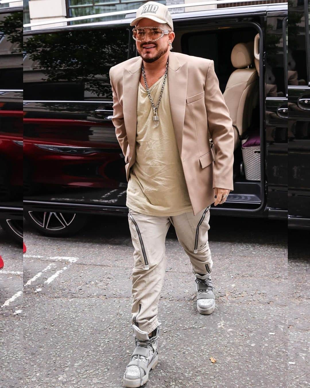 Just Jaredさんのインスタグラム写真 - (Just JaredInstagram)「Adam Lambert showed off his one-of-a-kind sense of style while out in London today. He'll be back on July 1 for a Pride performance. We've got more pics and details at JustJared.com! #AdamLambert Photos: Backgrid」6月4日 16時13分 - justjared