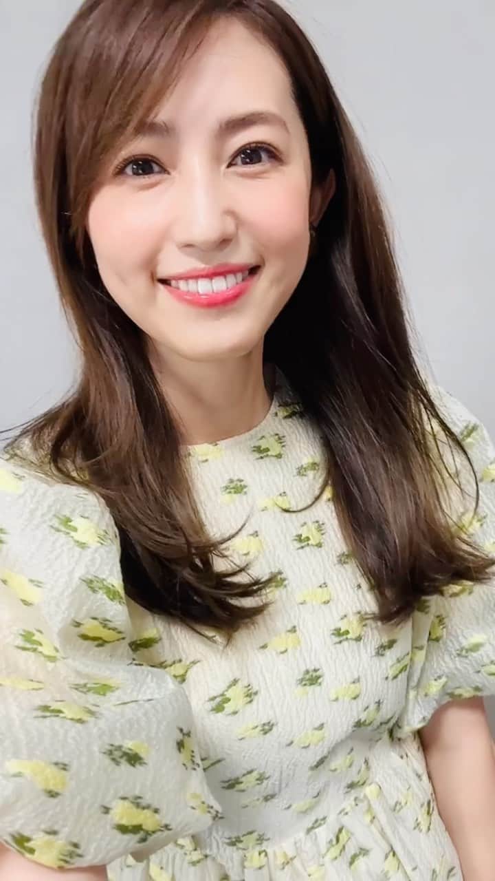 のインスタグラム：「💻 美的22周年を記念して、抽選に当選した方へ向けたお話会を行いました。 ⁡ オンラインで数分間お話しできるイベントです。 ⁡ 初めてでドキドキでしたが、ちょっとした美容のお悩み相談などをお受けしながら、お顔を見てのお話し。 私自身も、楽しい時間を過ごさせていただきました🥰 ⁡ ⁡ ⁡ ⁡ ちなみにこの日の衣装は #ドリームシスタージェーン のものです。 ⁡ ⁡ ⁡ ⁡ ⁡ #スキンケア #美容 #美容好きな人と繋がりたい #メイク #コスメ #コスメ好きさんと繋がりたい #美容研究家 #植物療法士 #有村実樹 #美的  ⁡ ⁡」